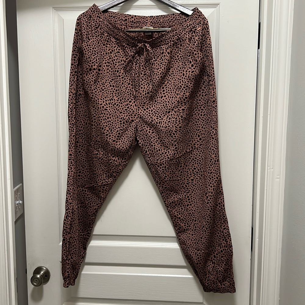 🐆🐆🐆 PINK JOGGERS BY VICTORIA’S SECRET SIZE LARGE NWOT NEVER WORN